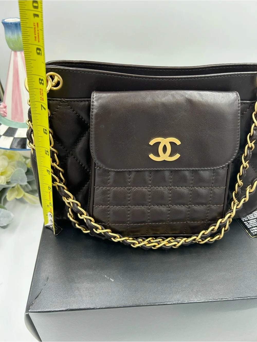 Women Chanel cargo pocket quilted shoulder bag made in France